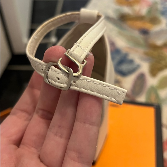 Cream / Off White Square Toe Mary Jane Heels - Picture 5 of 6